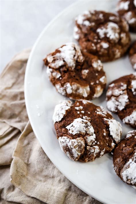 How does Fudge Brownie Crinkle Cookie fit into your Daily Goals - calories, carbs, nutrition