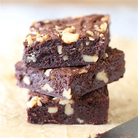 How does Fudge Brownie with Walnuts fit into your Daily Goals - calories, carbs, nutrition