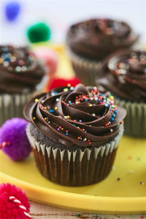 How does Fudge Icing Chocolate Cupcake fit into your Daily Goals - calories, carbs, nutrition