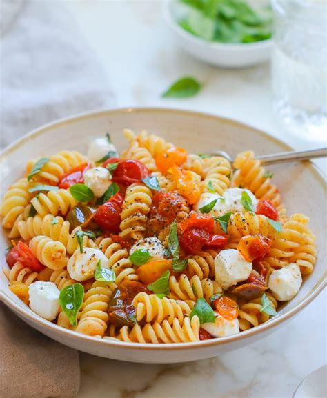 How does Fusilli alla Caprese fit into your Daily Goals - calories, carbs, nutrition