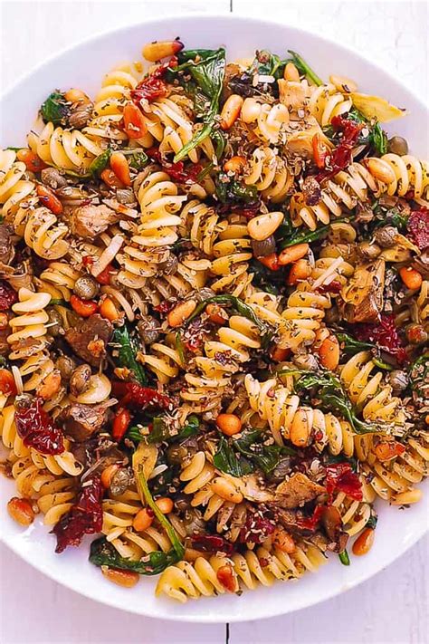 How does Fusilli with Artichokes & Red Onion fit into your Daily Goals - calories, carbs, nutrition