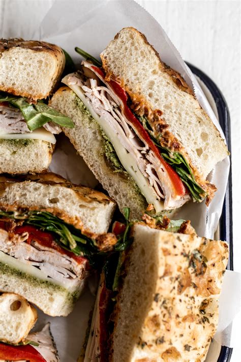 How does GL Tuscan Turkey Sandwich Thin fit into your Daily Goals - calories, carbs, nutrition