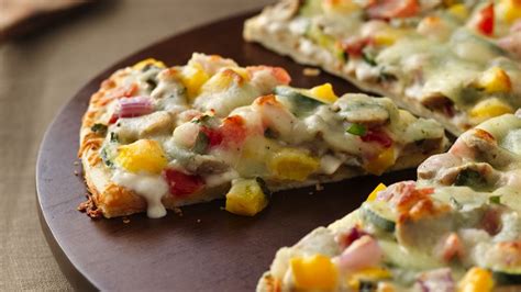 How does Garden Fresh Alfredo Pizza fit into your Daily Goals - calories, carbs, nutrition