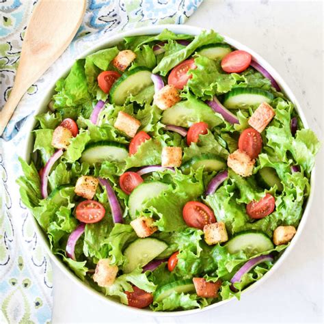 How does Garden Salad (No Dressing) fit into your Daily Goals - calories, carbs, nutrition