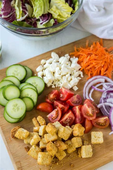 How does Garden Salad fit into your Daily Goals - calories, carbs, nutrition