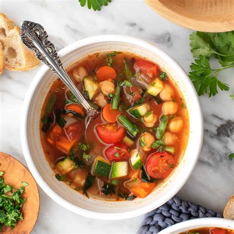 How does Garden Vegetable Soup, Hearty fit into your Daily Goals - calories, carbs, nutrition