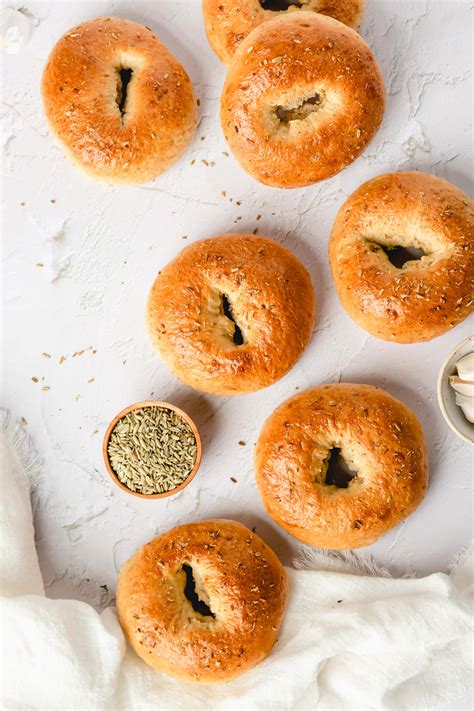 How does Garlic Bagel fit into your Daily Goals - calories, carbs, nutrition