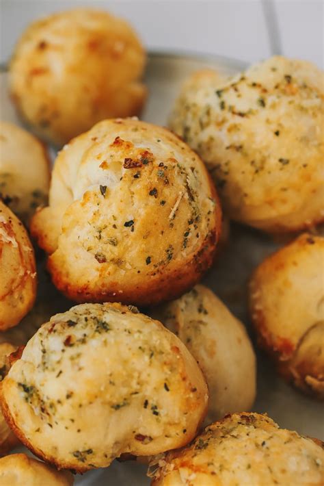 How does Garlic Bread Bites fit into your Daily Goals - calories, carbs, nutrition