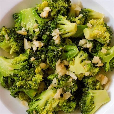 How does Garlic Broccoli Saute fit into your Daily Goals - calories, carbs, nutrition