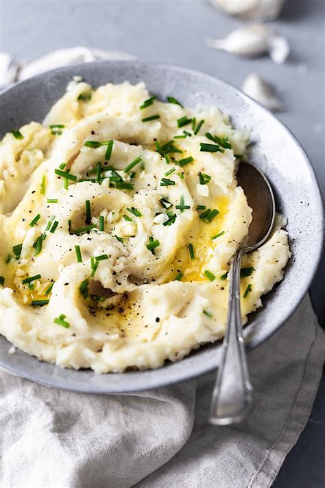 How does Garlic Mash Potatoes fit into your Daily Goals - calories, carbs, nutrition