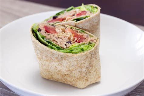 How does Gateway Club Tuna Salad Wrap fit into your Daily Goals - calories, carbs, nutrition