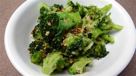 How does Ginger Garlic Broccoli fit into your Daily Goals - calories, carbs, nutrition