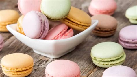 How does Gluten Free Macaroons fit into your Daily Goals - calories, carbs, nutrition