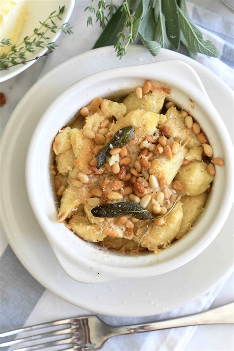 How does Gnocchi Chicken and Pine Nuts (39792.0) fit into your Daily Goals - calories, carbs, nutrition