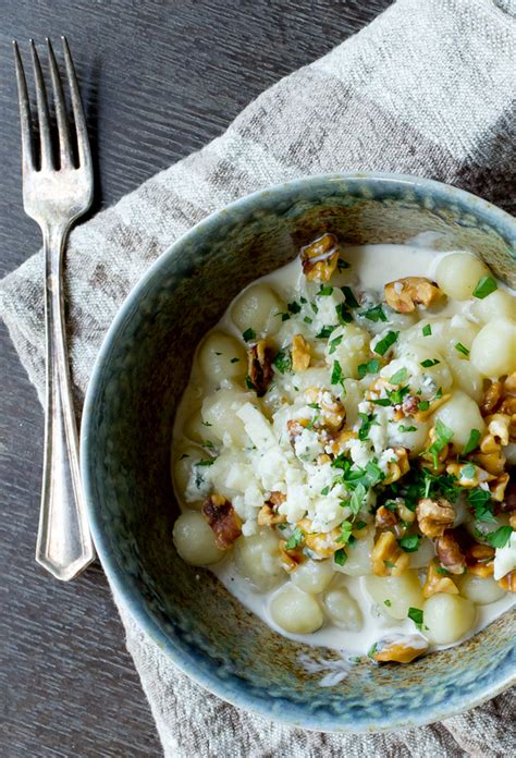 How does Gnocchi Gorgonzola fit into your Daily Goals - calories, carbs, nutrition