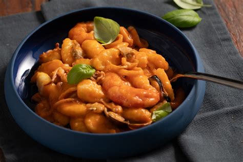 How does Gnocchi with Seafood Marinara fit into your Daily Goals - calories, carbs, nutrition