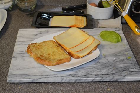 How does Golden Gate Grilled Cheese fit into your Daily Goals - calories, carbs, nutrition