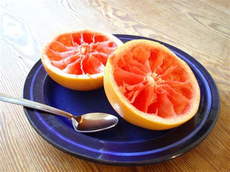 How does Grapefruit Half fit into your Daily Goals - calories, carbs, nutrition