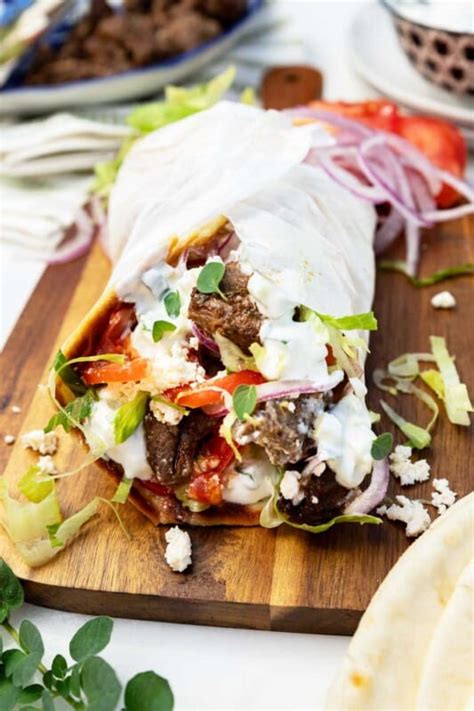 How does Greek Lamb Pita fit into your Daily Goals - calories, carbs, nutrition