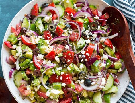 How does Greek Salad 9 oz fit into your Daily Goals - calories, carbs, nutrition