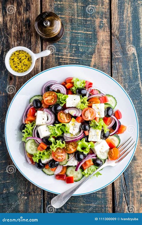 How does Greek Salad Plate fit into your Daily Goals - calories, carbs, nutrition