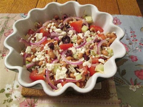 How does Greek Salad w/Orzo/Black-Eyed Peas fit into your Daily Goals - calories, carbs, nutrition