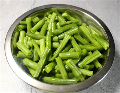 How does Green Beans Cabbage & Ginger 4 oz fit into your Daily Goals - calories, carbs, nutrition