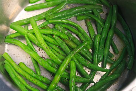 How does Green Beans Fresh Steamed 1 oz fit into your Daily Goals - calories, carbs, nutrition