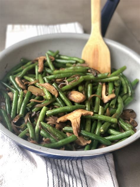 How does Green Beans with Caramelized Onions and Mushrooms fit into your Daily Goals - calories, carbs, nutrition