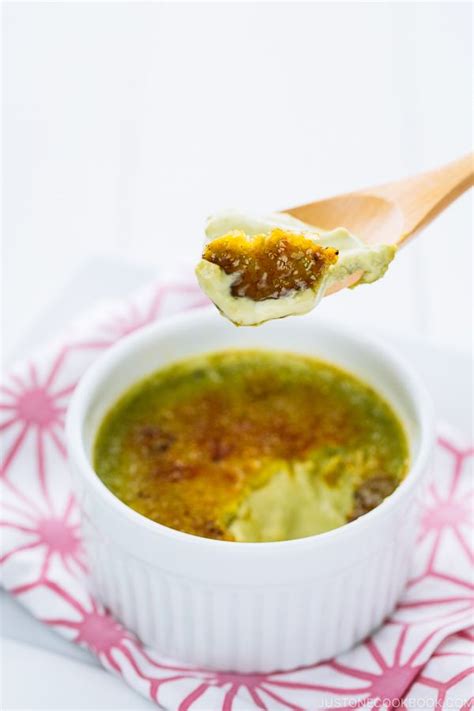 How does Green Tea Mango Creme Brulee fit into your Daily Goals - calories, carbs, nutrition