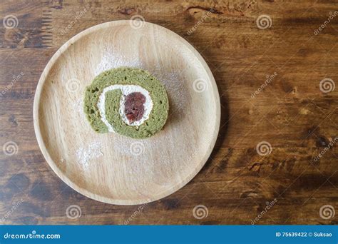 How does Green Tea Pastry Roll fit into your Daily Goals - calories, carbs, nutrition