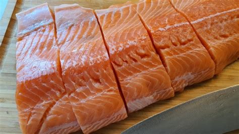 How does Greens Salmon Fillet fit into your Daily Goals - calories, carbs, nutrition