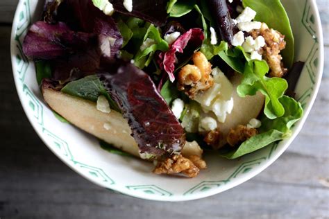 How does Greens with Pears,Walnuts, and Gorgonzola fit into your Daily Goals - calories, carbs, nutrition