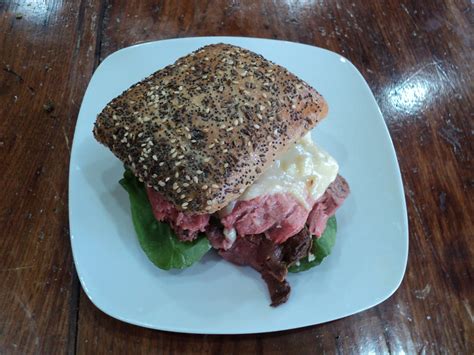 How does Grid Sand Roast Beef Fontina & Spinach Melt fit into your Daily Goals - calories, carbs, nutrition