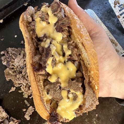 How does Grill Sand Philly Cheesesteak Chipotle fit into your Daily Goals - calories, carbs, nutrition