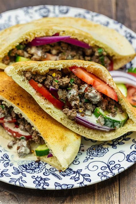 How does Grilled Beef Pita fit into your Daily Goals - calories, carbs, nutrition