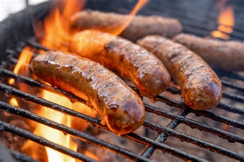 How does Grilled Bratwurst fit into your Daily Goals - calories, carbs, nutrition