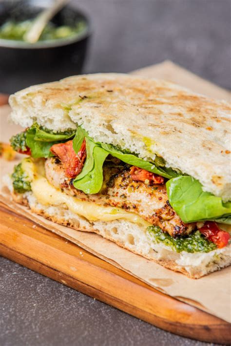 How does Grilled Chicken Pesto Sandwich Club Roll fit into your Daily Goals - calories, carbs, nutrition