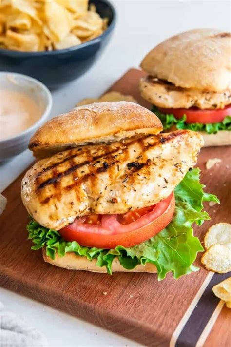 How does Grilled Chicken Sandwich fit into your Daily Goals - calories, carbs, nutrition