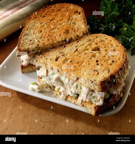 How does Grilled Chicken Sandwich on Multigrain Bread fit into your Daily Goals - calories, carbs, nutrition