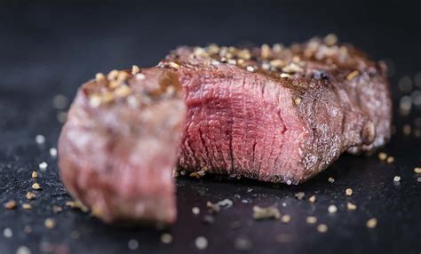 How does Grilled Filet of Beef fit into your Daily Goals - calories, carbs, nutrition