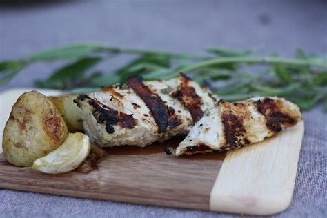 How does Grilled Lemon Sage Chicken Sandwich fit into your Daily Goals - calories, carbs, nutrition