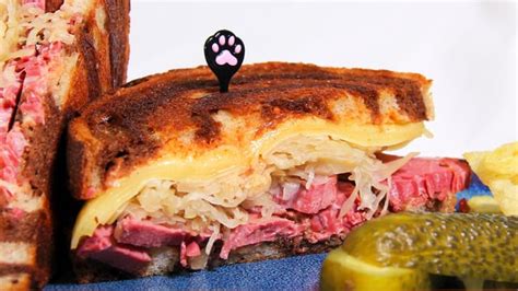 How does Grilled Reuben (1462.2) fit into your Daily Goals - calories, carbs, nutrition