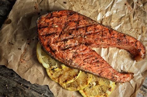 How does Grilled Salmon Steaks fit into your Daily Goals - calories, carbs, nutrition