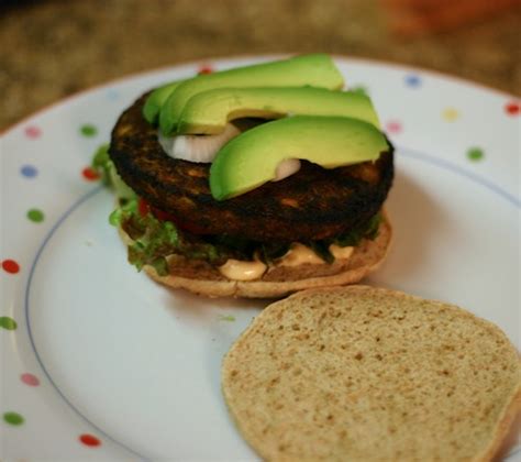 How does Guacamole Steakburger fit into your Daily Goals - calories, carbs, nutrition