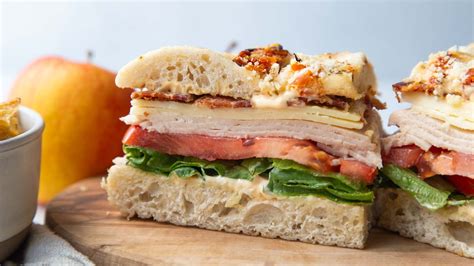 How does Half Bacon Turkey Bravo fit into your Daily Goals - calories, carbs, nutrition
