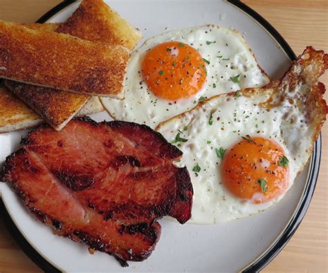 How does Ham, Egg & Cheddar on Sourdough fit into your Daily Goals - calories, carbs, nutrition