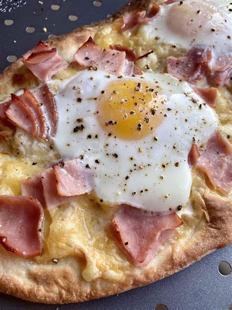 How does Ham, Egg Cheese on Flatbread withFruit fit into your Daily Goals - calories, carbs, nutrition