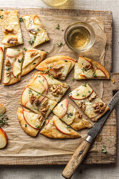 How does Ham Brie and Green Apple Rustic Flatbread fit into your Daily Goals - calories, carbs, nutrition