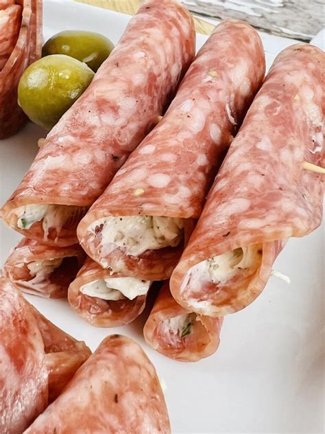 How does Ham Salami and Cheese Roll, ACC-ST fit into your Daily Goals - calories, carbs, nutrition